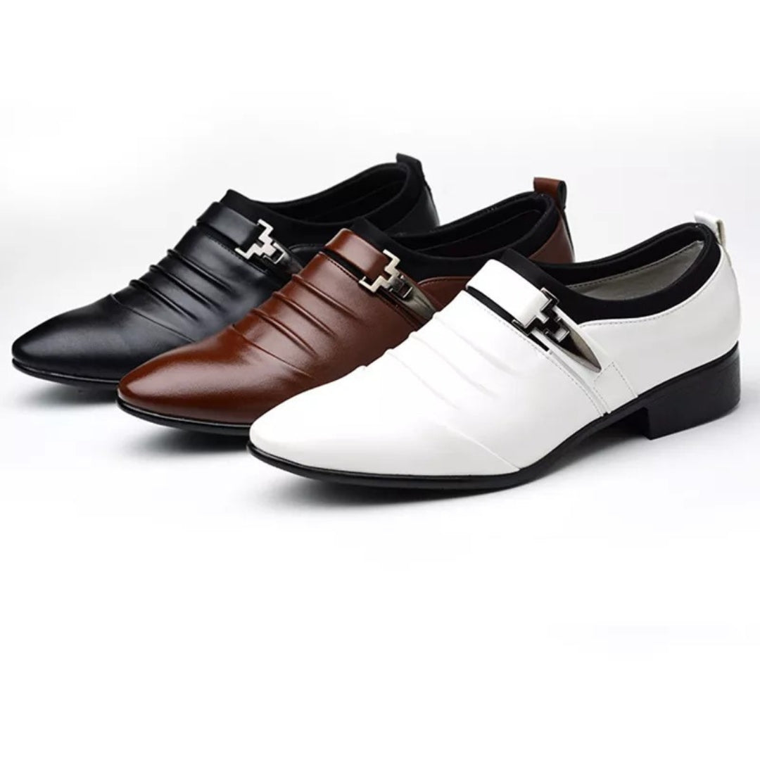 Sapato Social Masculino em Couro com Fivela Robert Martin,  sapato social, couro masculino, fivela Robert Martin, elegância, conforto, detalhes exclusivos, versatilidade, estilo, suporte excepcional, design diário, sofisticação, qualidade, combinação perfeita, moda masculina, calçado refinado, dia a dia, sapato de luxo, calçado elegante, couro legítimo.